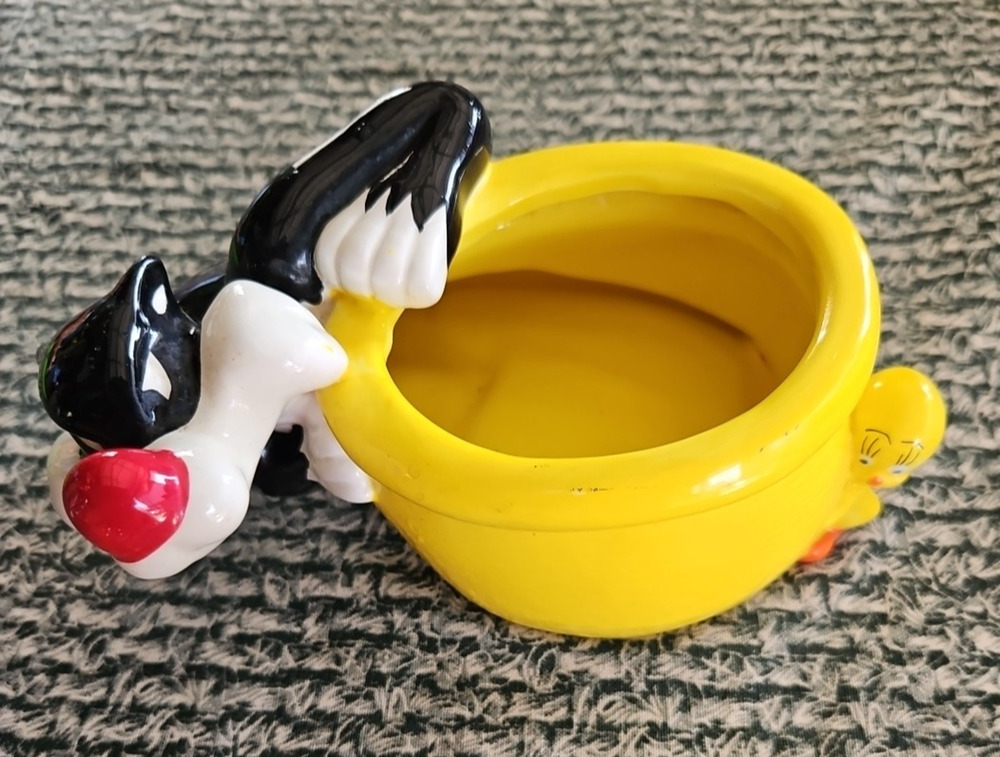 Looney Tunes-Warner Brothers Sylvester and Tweety Bird Planter/ Candy Dish